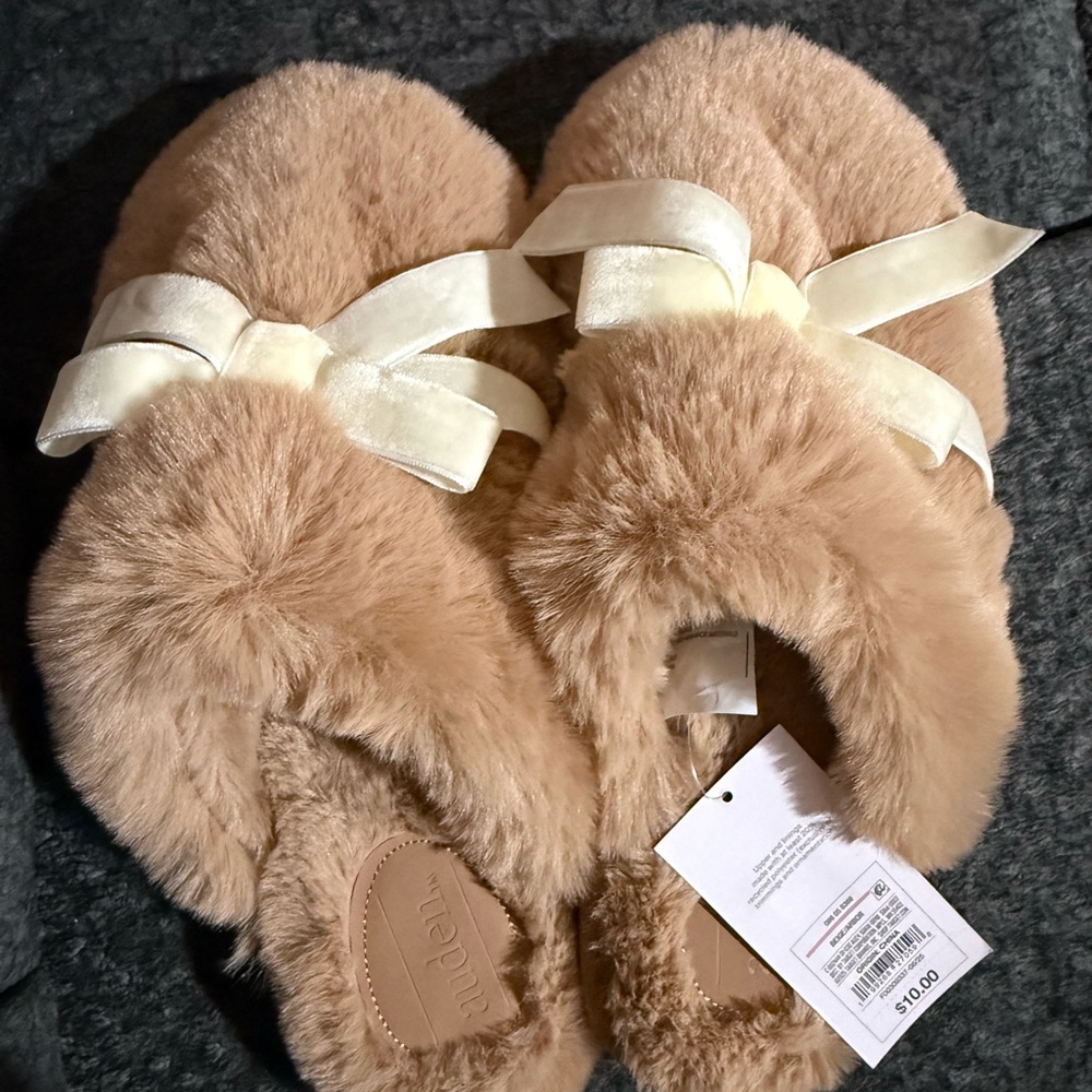 Auden Tan Faux Fur Slippers with Cream Bow